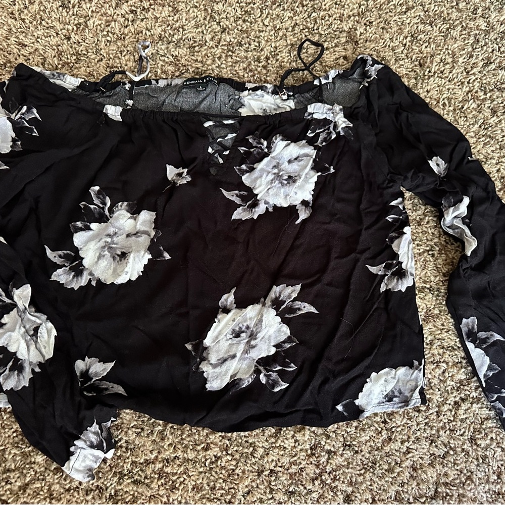 Kendall & Kylie Black White Flower Pattern Top
